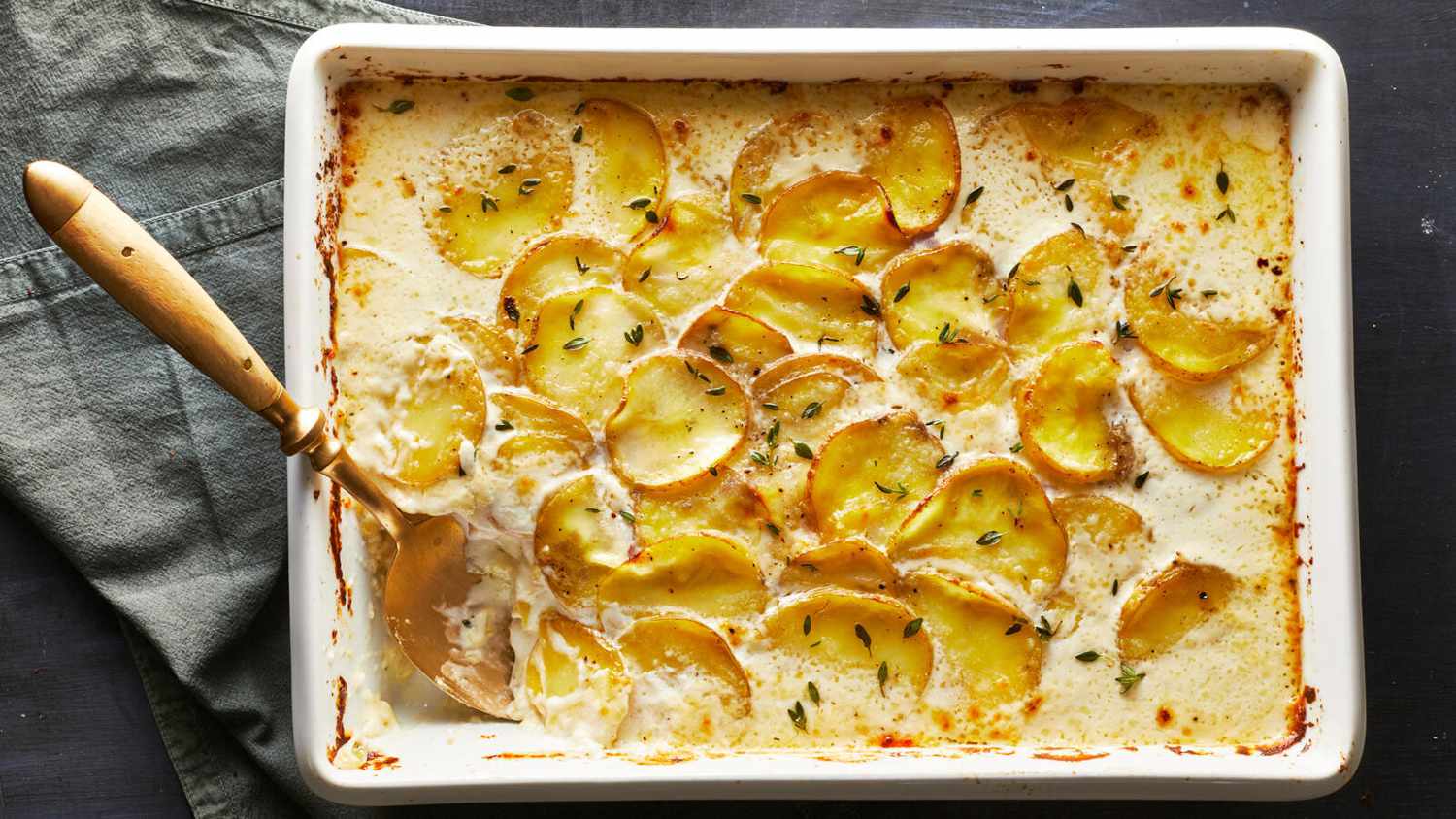 Au Gratin vs Scalloped Potatoes: Understanding the Cheesy Difference
